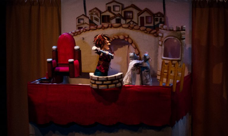 Escena de la obra Manolo en el reino de las ratas